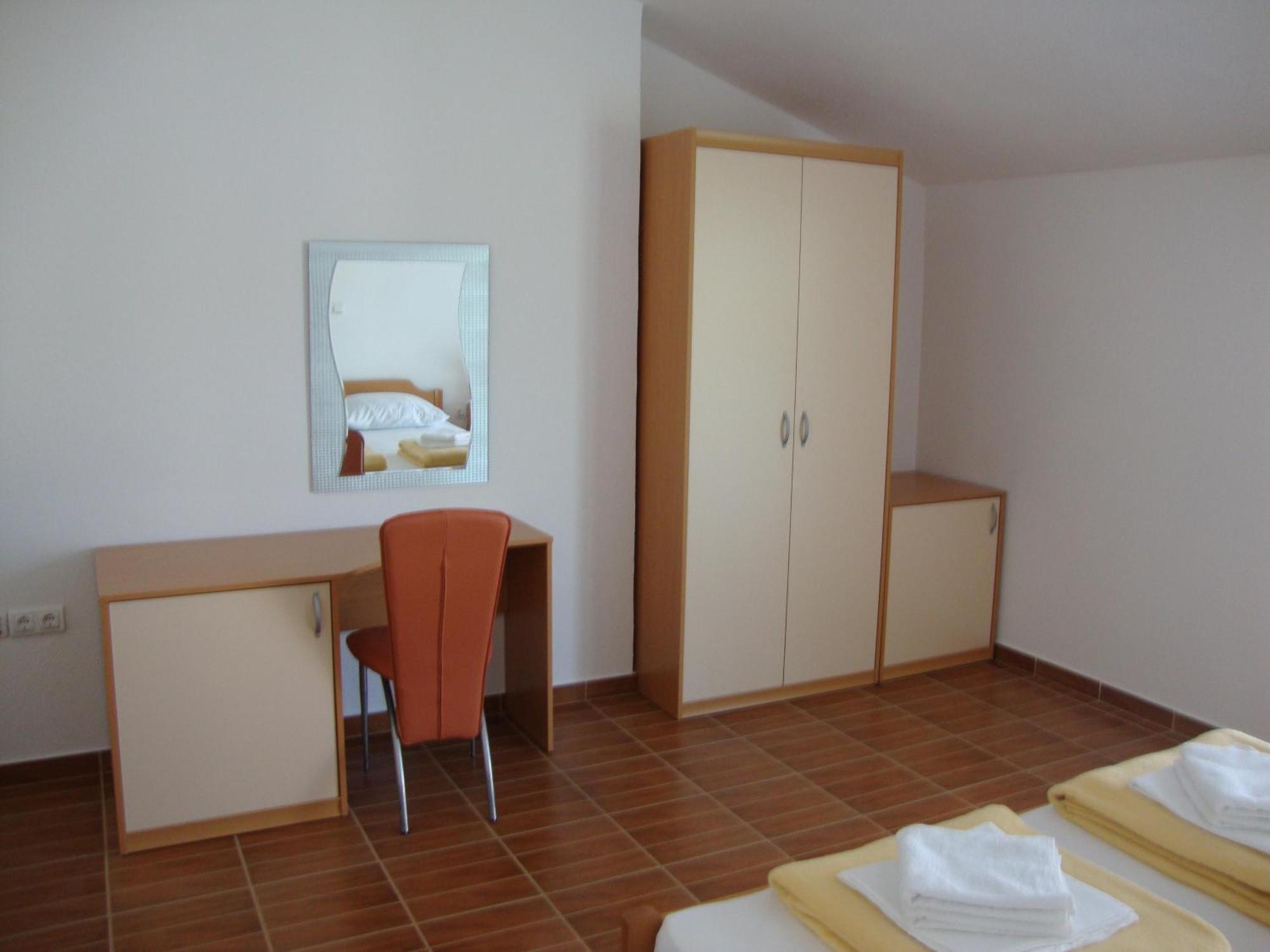 Franic Bacina Lakes Apartments بلوتشي المظهر الخارجي الصورة